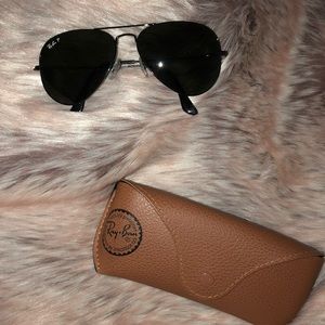 Black ray ban aviators